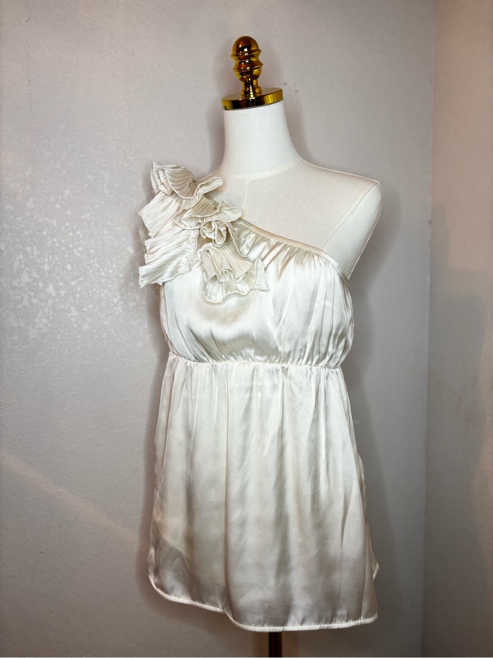 Francesca's Collections Satin One-Shoulder Top in Ivory